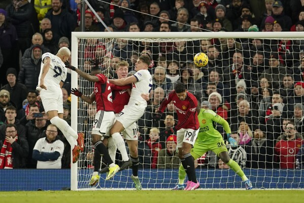Manchester United je v 21. krogu Premier League strastno remiziral s Tottenhamom z 2:2.